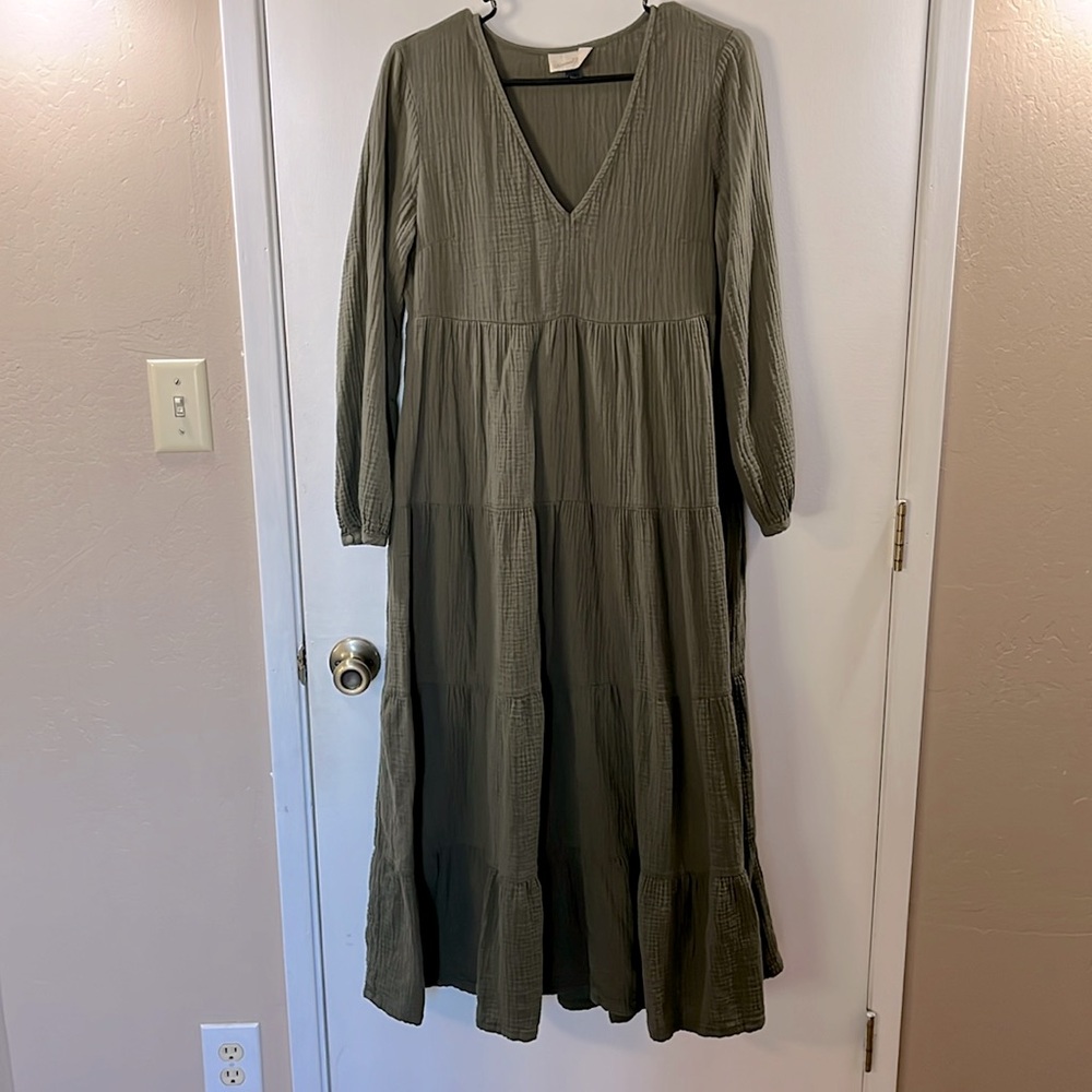Universal Thread V neck tiered maxi dress Size Small